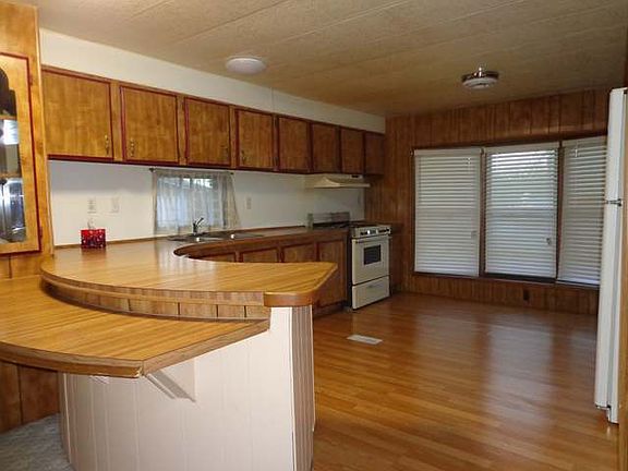 2nd image of 810 Woodland Dr S