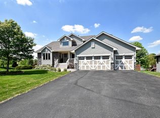 12401 Buckthorn Cir, Rogers, MN 55374