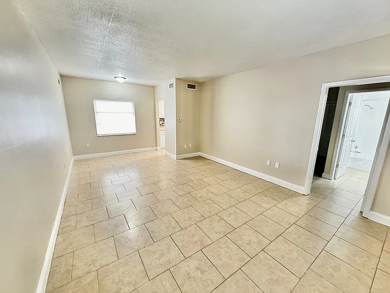 405 S Cirus Ave #6 — Photo 6