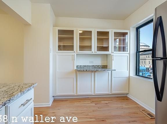 5th image of 938 N Waller Ave #1811