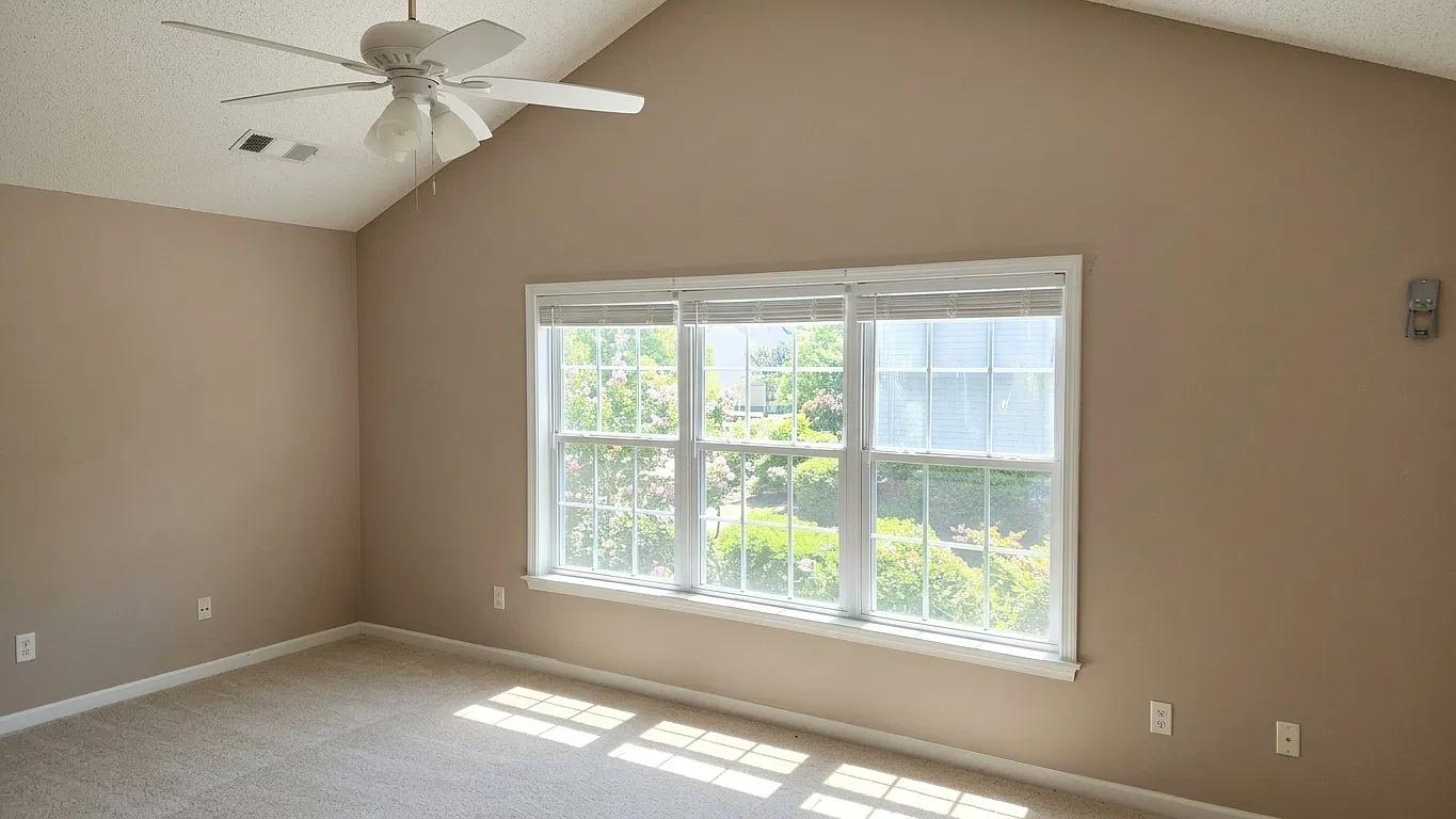 3 bed, 2.5 bath, 1916 sqft, $2,300 — Photo 3