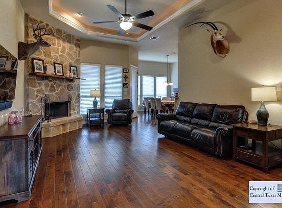 5th image of 15815 Glenn Ln