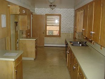 3rd image of 1070 Ireland Ave