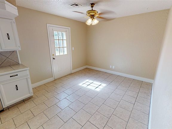 5th image of 2515 Spruce Dr