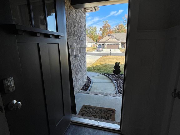 3rd image of 1715 SE Meadowbrook Dr
