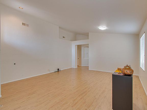 4th image of 960 N Beck Ct