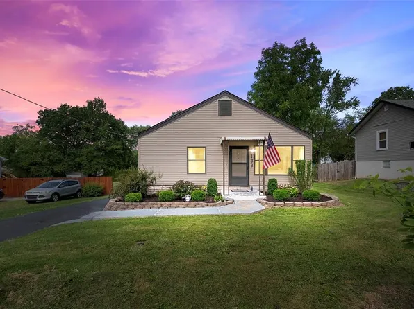 139 Lansing Ave, Maryland Heights, MO 63043