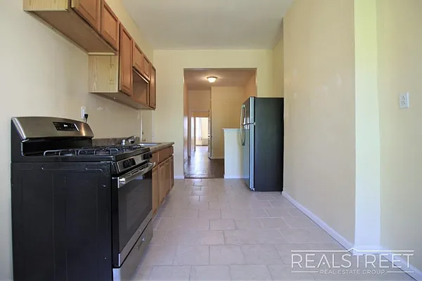 Rented by Real Street Inc | media 12