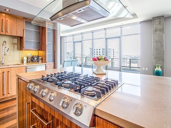 4th image of 1100 S Hope St Penthouse 205