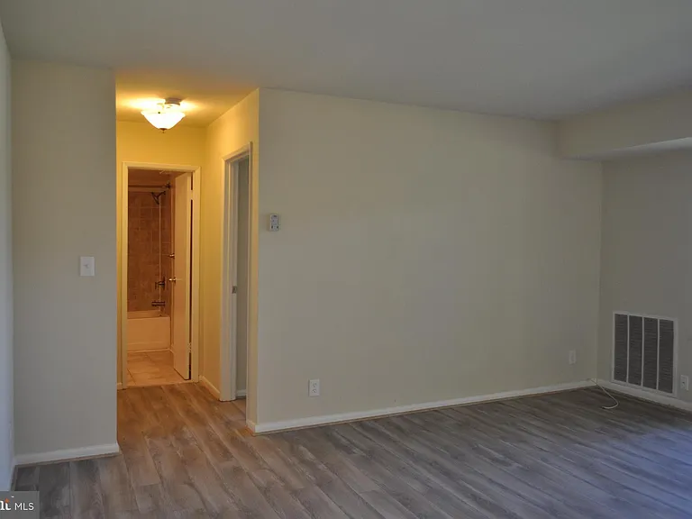 6091 Majors Ln #6 — Photo 4