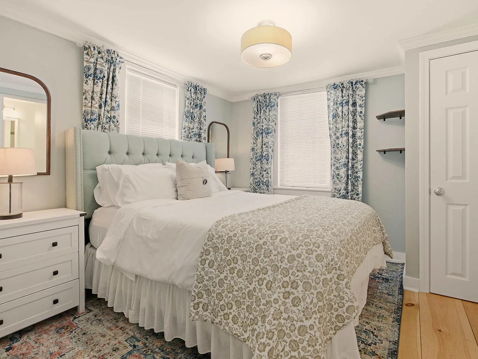 2 bed, 900 sqft, $3,000 — Photo 3