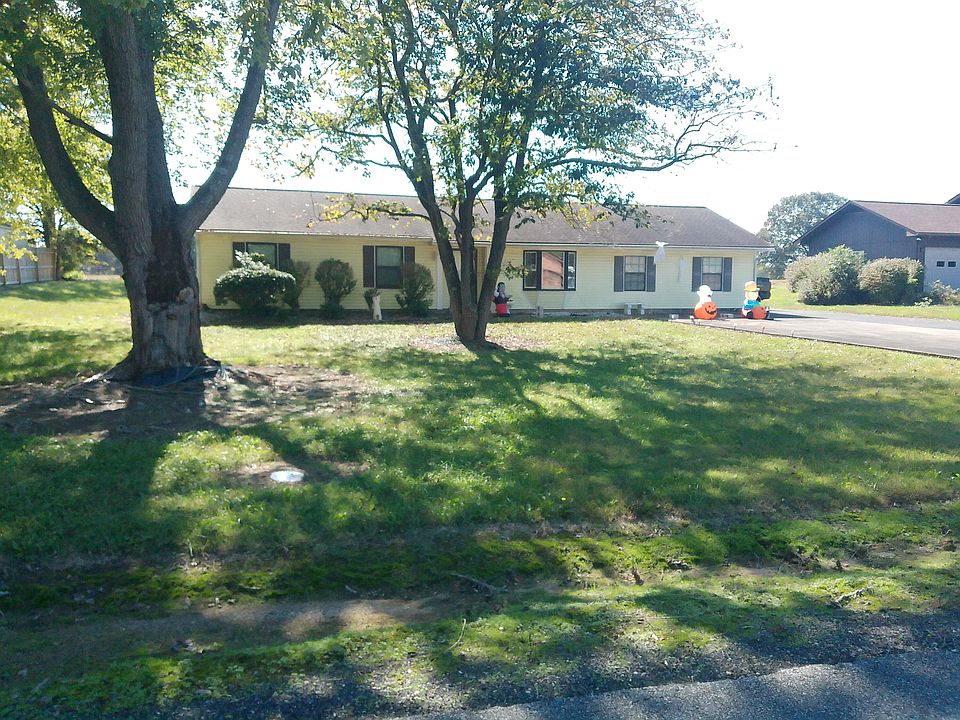 1st image of 225 Wilton Cir