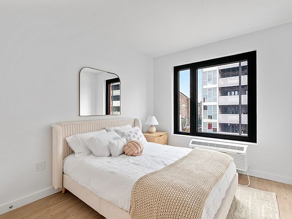 5th image of 827 Sterling Pl #2F