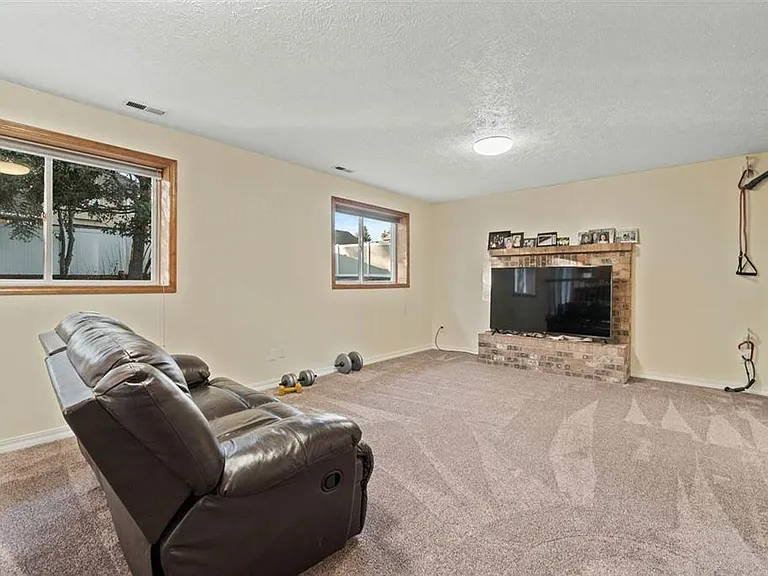 2104 S Century Ct — Photo 15