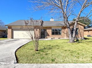 816 Sunshadow Dr, New Braunfels, TX 78130