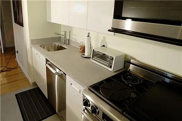 Sold by R New York | media 7