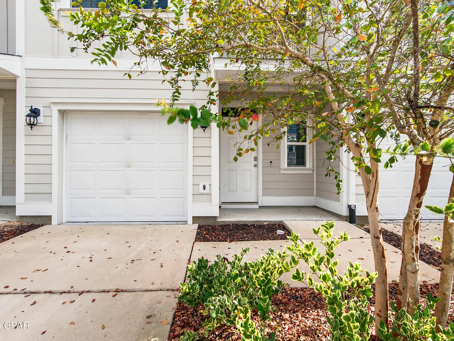 3 bed, 2.5 bath, 1484 sqft, $1,900 — Photo 2