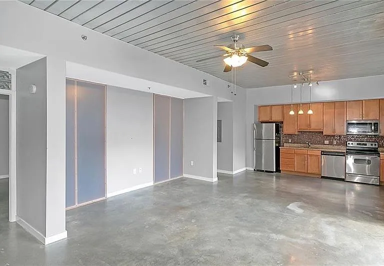 620 Glen Iris Dr NE #325 — Photo 6