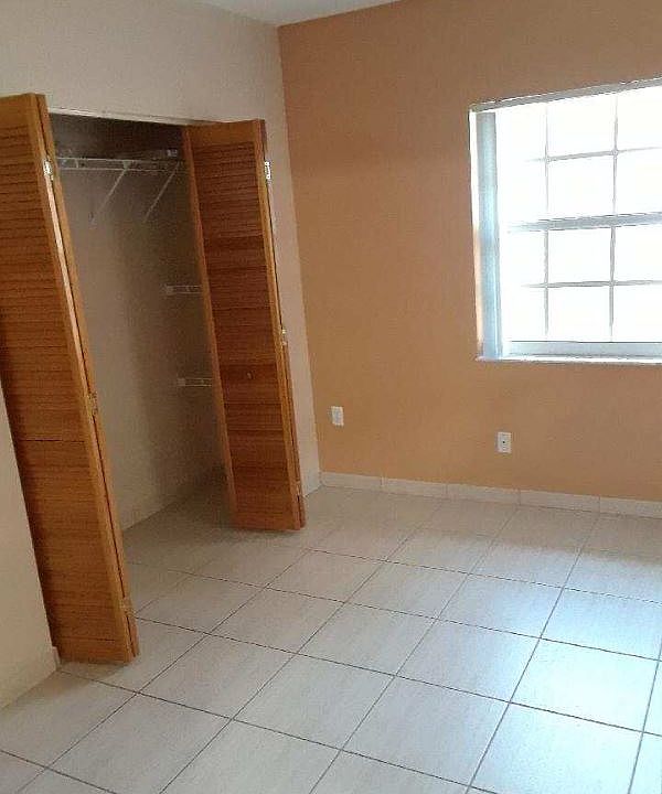 2nd image of 851 E 11th Pl