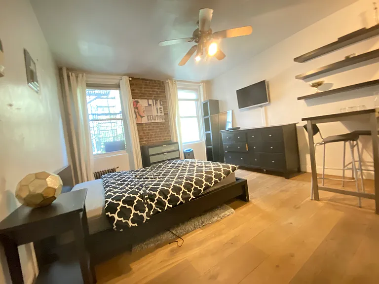 239 W 12th St #3B — Photo 1