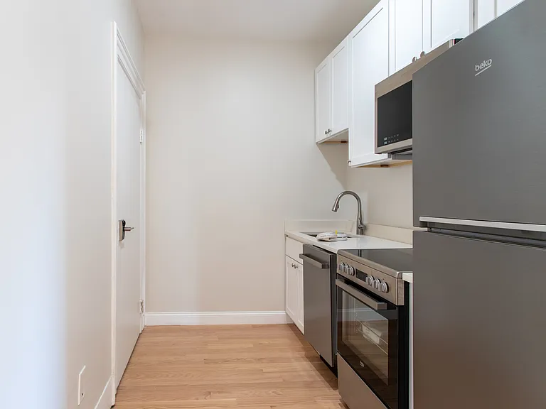 18 Fitzhenry Sq #2 — Photo 4