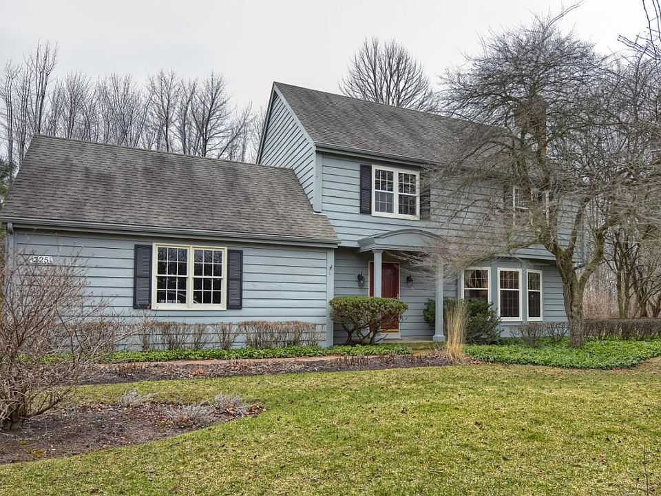 1st image of 225 W Thornapple Ln