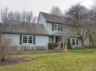 225 W Thornapple Ln, Mequon, WI 53092