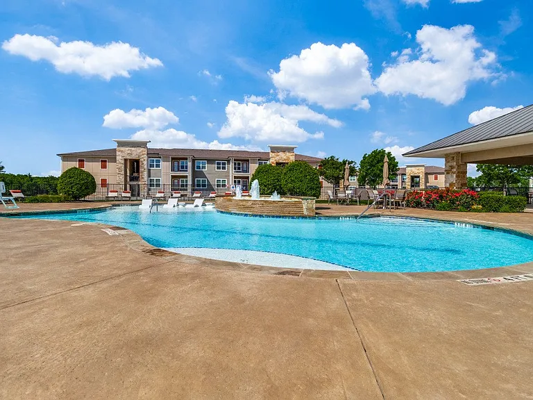 Residence at Gateway Village — Photo 19
