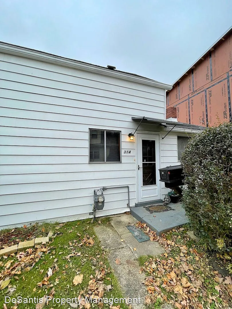 314 Sprott Way photo 1