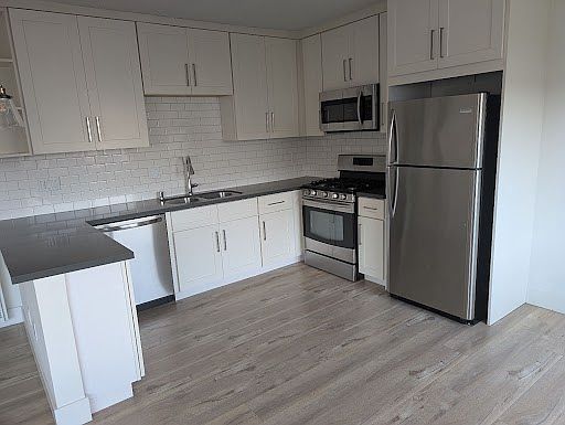 3rd image of 1345 Manhattan Beach Blvd APT 4