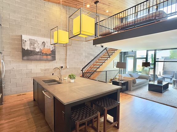 3rd image of 50 Brickel St
