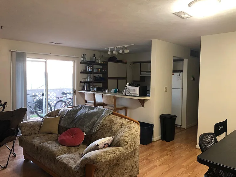 816 Cascade Ct — Photo 2