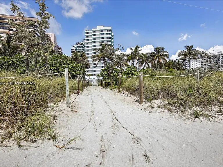 5255 Collins Ave #7G — Photo 18