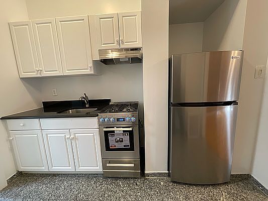 3rd image of 513 E 81st St APT 1RW