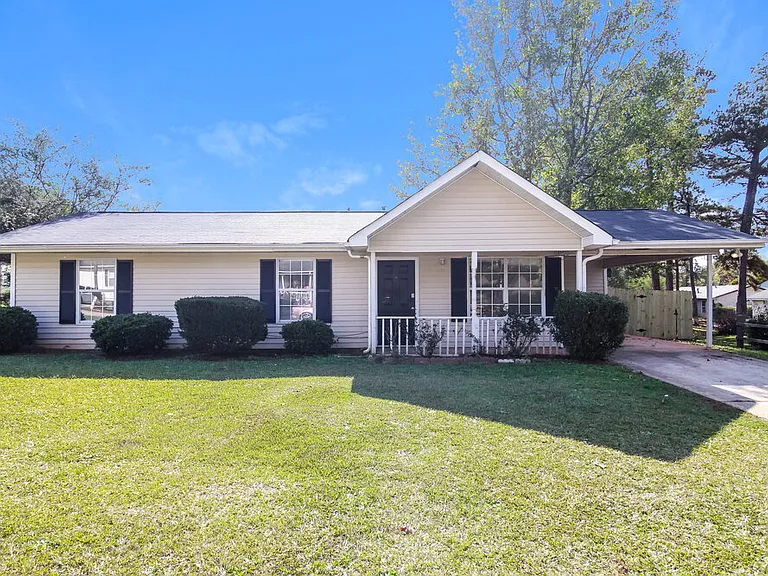 120 Sherwood Loop — Photo 1