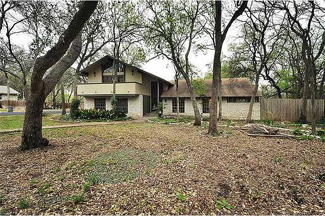 1st image of 9401 Castlewood Dr