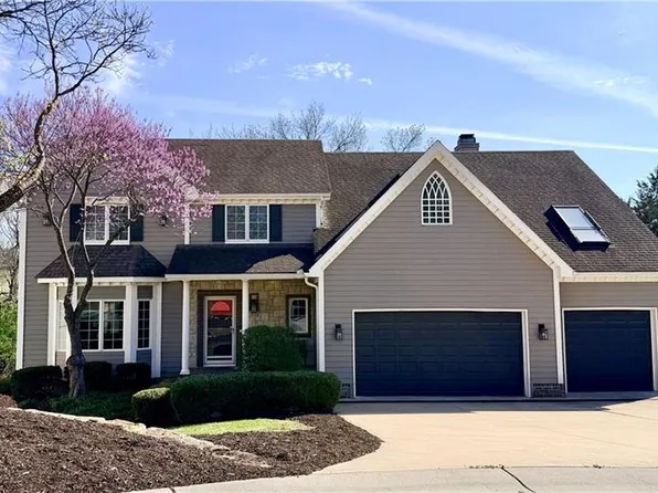 416 NW Highcliffe Cir, Lees Summit, MO 64081