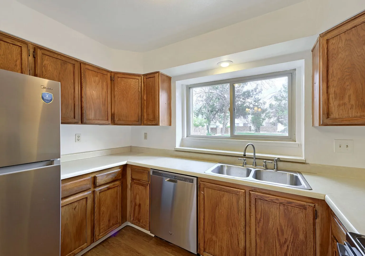 Refreshed 3BD/3BA Townhouse in Thornton - Available 8/28 — Photo 1
