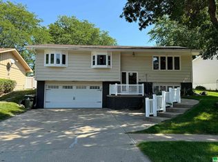 3260 Cheyenne Blvd, Sioux City, IA 51104