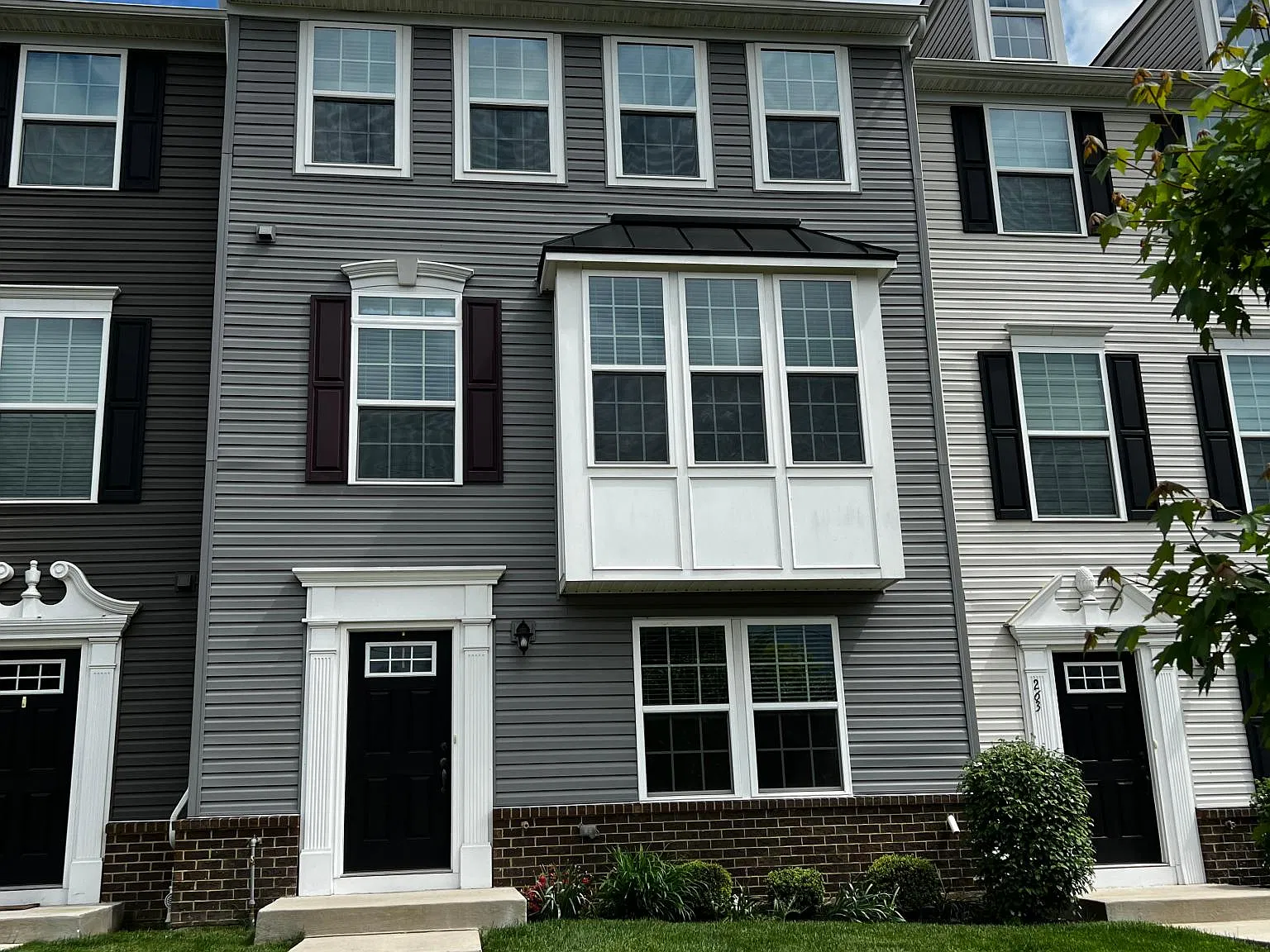 261 Grace Ln — Photo 1