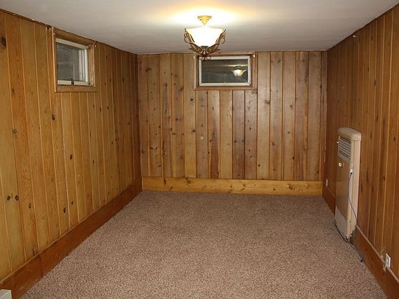 Basement bedroom (#4)