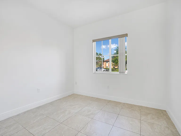 18110 NW 59th Ave #201-18110-201 — Photo 4