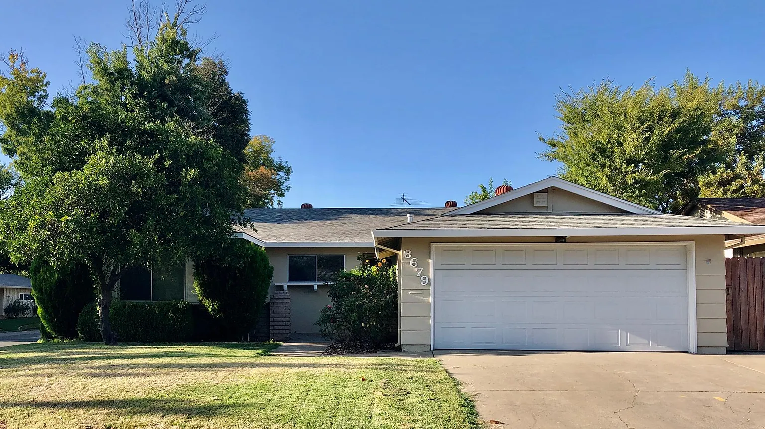 8679 Fallbrook Way photo 1
