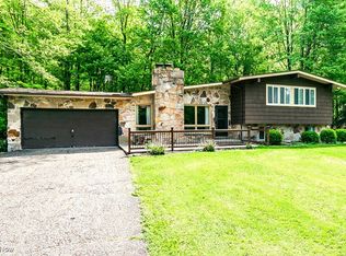 16649 Valley Rd, Chagrin Falls, OH 44023