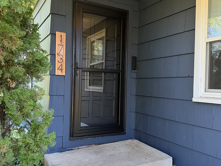 1734 Ford Pkwy — Photo 1