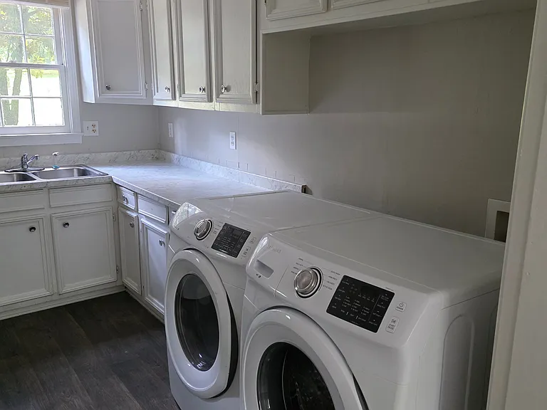 Bentley Woods Apartments — Photo 17
