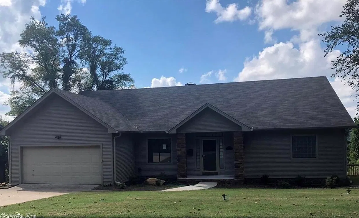 4 bed, 3200 sqft, $2,500 — Photo 4