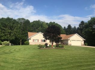 W224N2287 Elmwood Dr, Waukesha, WI 53186