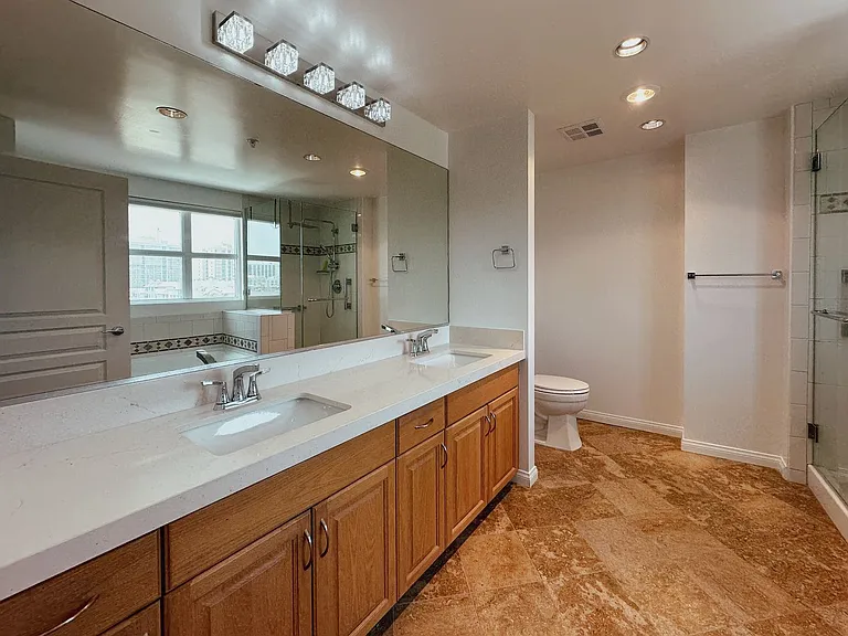 555 Front St #602 — Photo 28