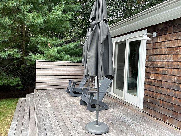 2nd image of 32 Wooded Oak Ln